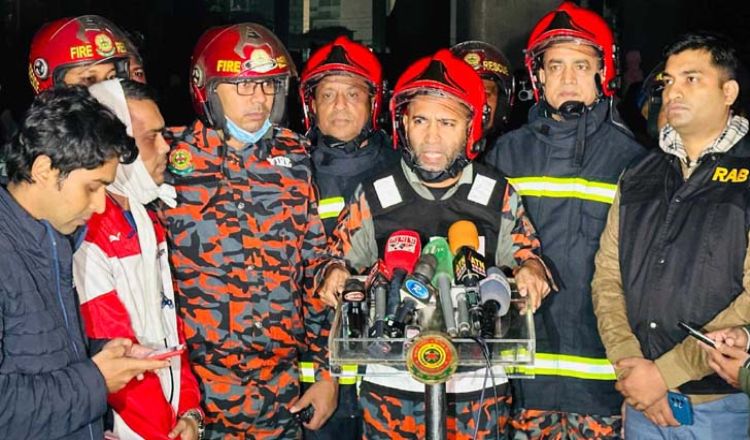 তেজগাঁওয়ে বস্তিতে আগুন, প্রাণ গেল ২ জনের